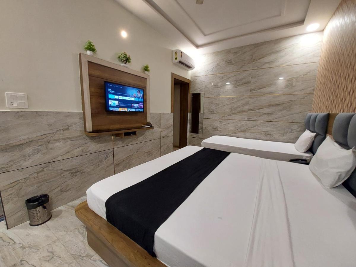Taj Nice Point Manage By Taj Sunrise Group 아그라 외부 사진