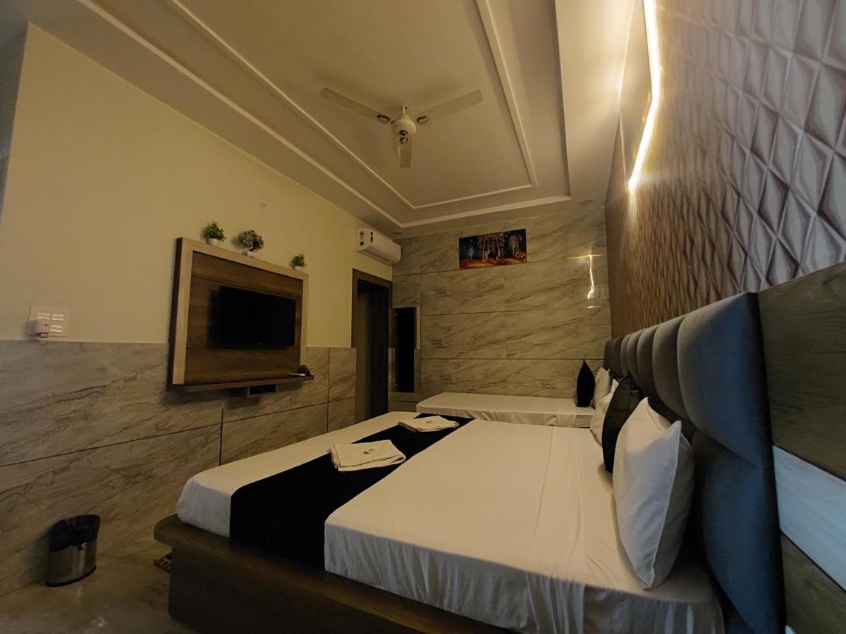 Taj Nice Point Manage By Taj Sunrise Group 아그라 외부 사진