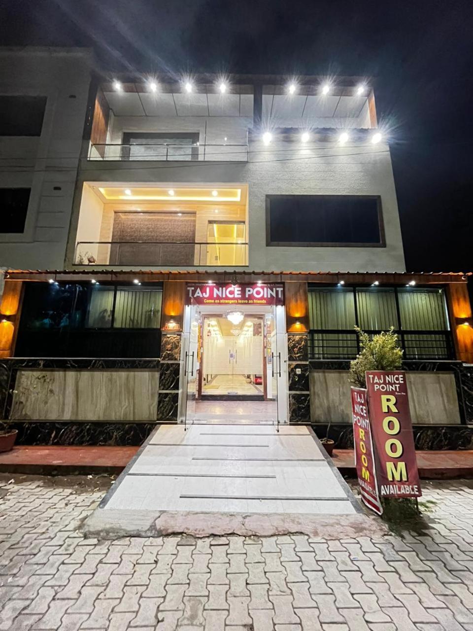 Taj Nice Point Manage By Taj Sunrise Group 아그라 외부 사진