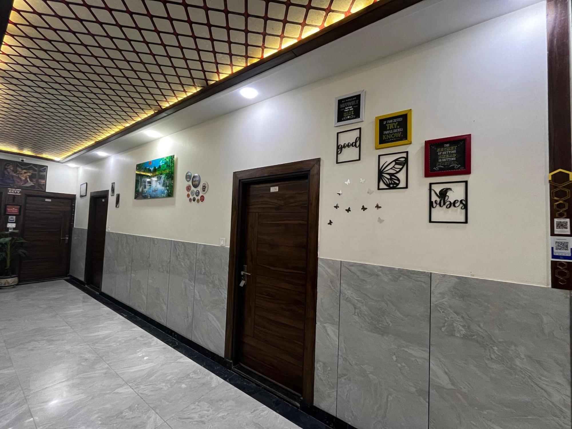 Taj Nice Point Manage By Taj Sunrise Group 아그라 외부 사진