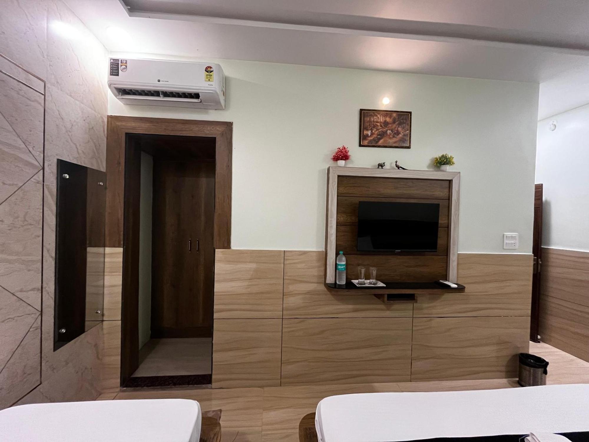 Taj Nice Point Manage By Taj Sunrise Group 아그라 외부 사진