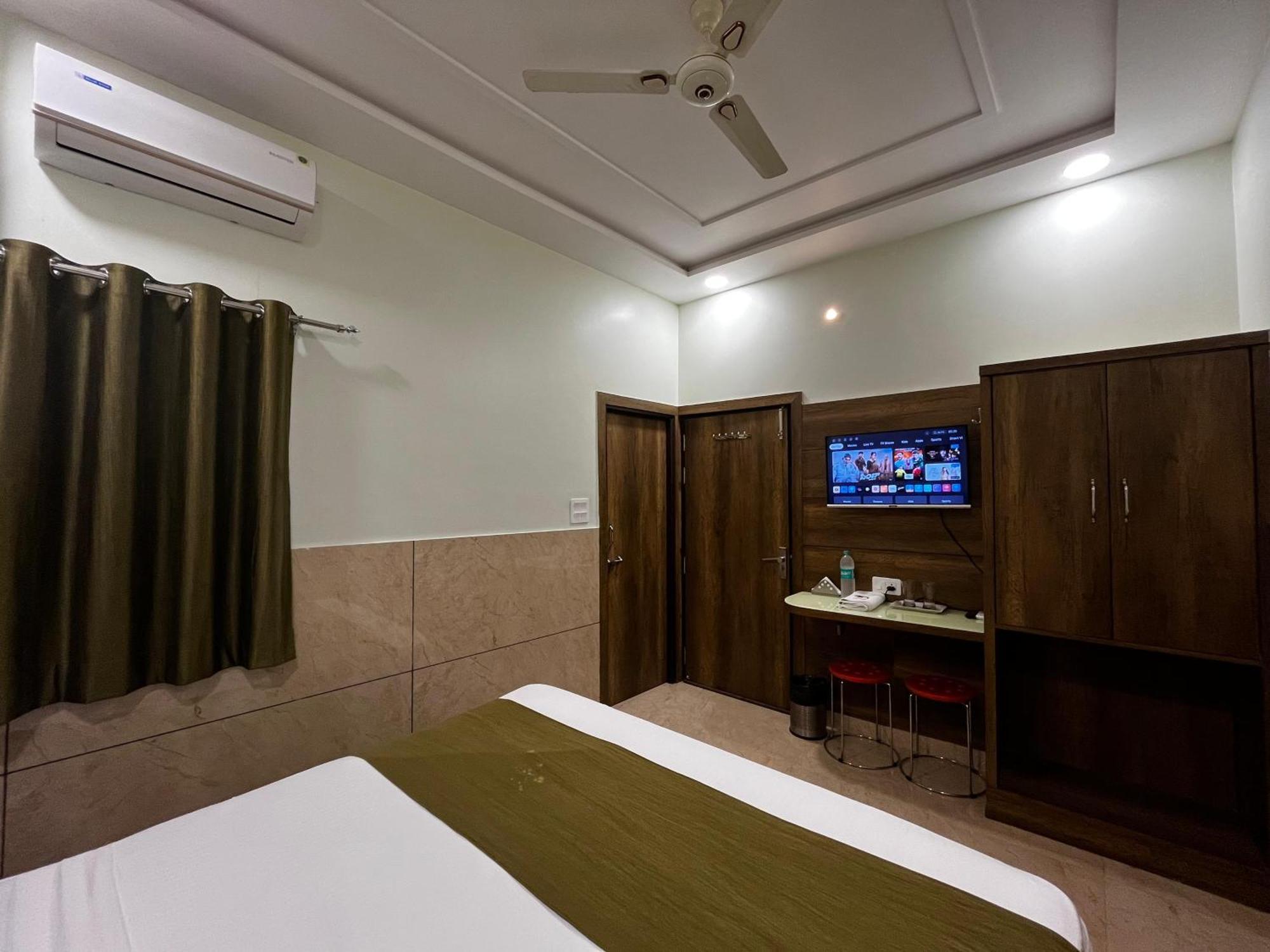 Taj Nice Point Manage By Taj Sunrise Group 아그라 외부 사진