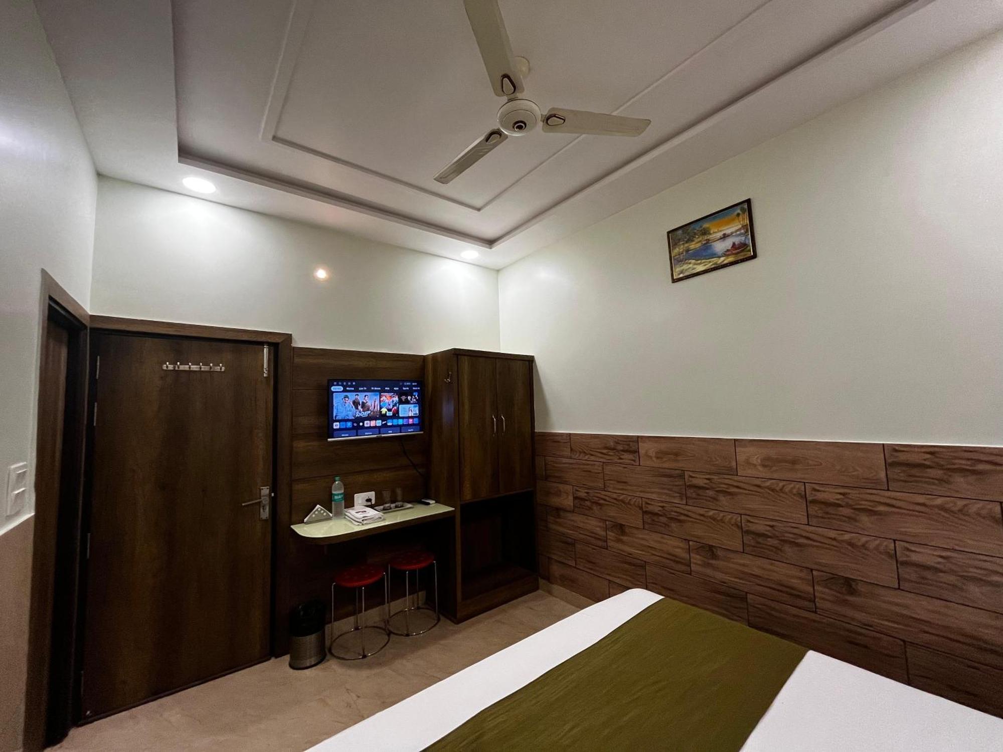 Taj Nice Point Manage By Taj Sunrise Group 아그라 외부 사진