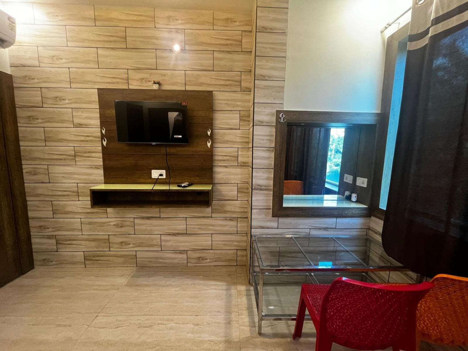 Taj Nice Point Manage By Taj Sunrise Group 아그라 외부 사진