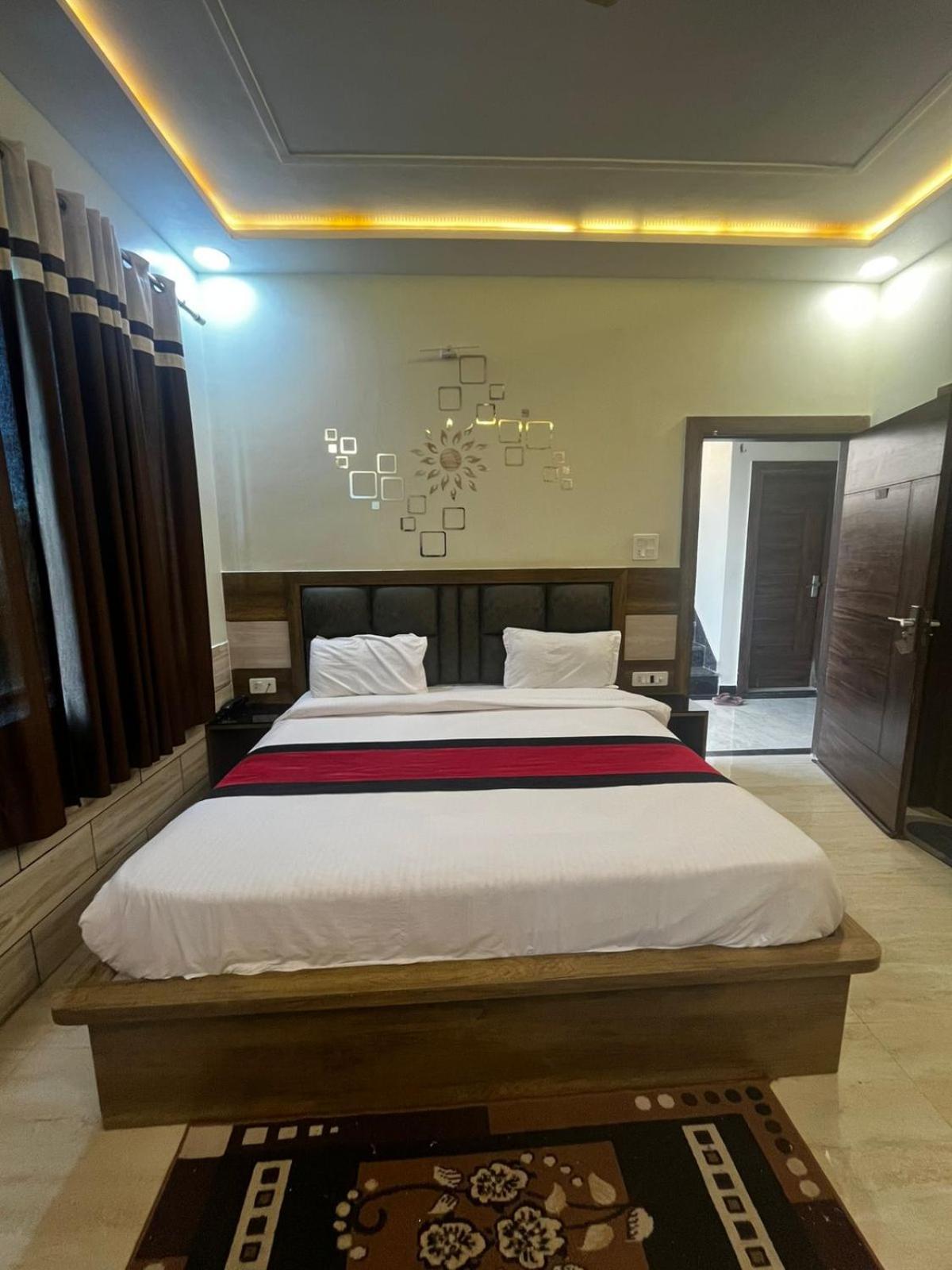 Taj Nice Point Manage By Taj Sunrise Group 아그라 외부 사진